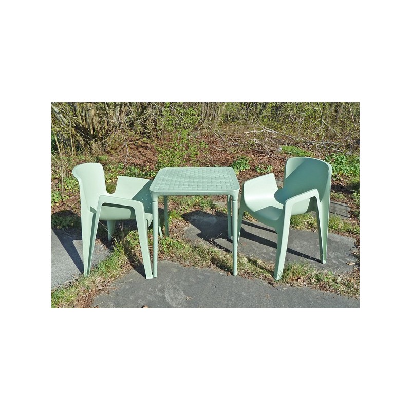 Salon de jardin Malaga en plastique vert. 2 chaises empilables et 1 table.