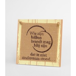 Paperdreams Wooden sign - Wie zijn billen brandt