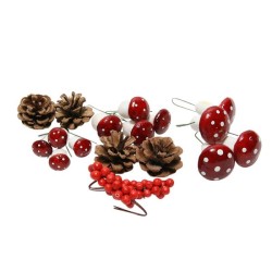 Mélange de champignons avec baies et pommes de pin pour compositions florales rouges et blanches