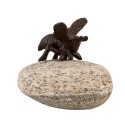 Esschert Design Statue de jardin Abeille en fonte sur pierre 13,7x11,6x11,7cm